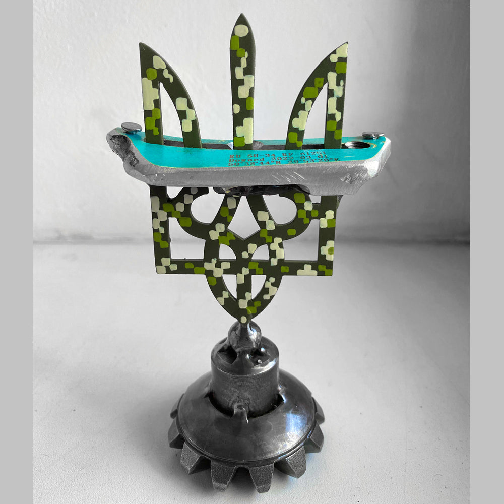 Pequeño Tryzub pintado con pieza de SU-34