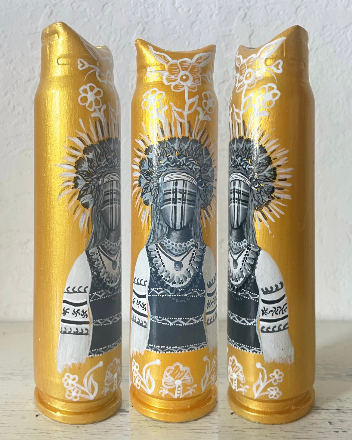 Motanka. Gezeichnet auf 30mm Granate. (16,5 cm hoch). (#1066).