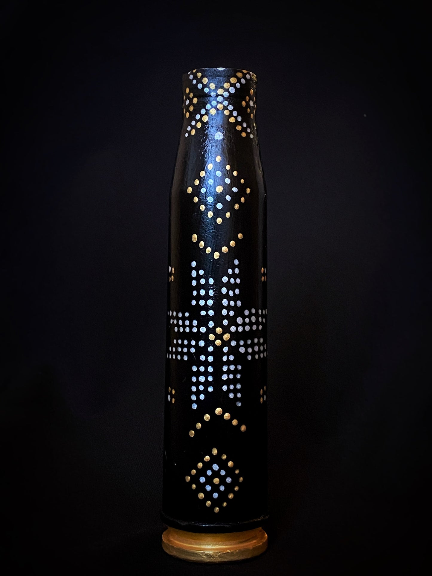 23mm shell with intricate patterns designed by Anna Huliaieva, 15cm tall artwork