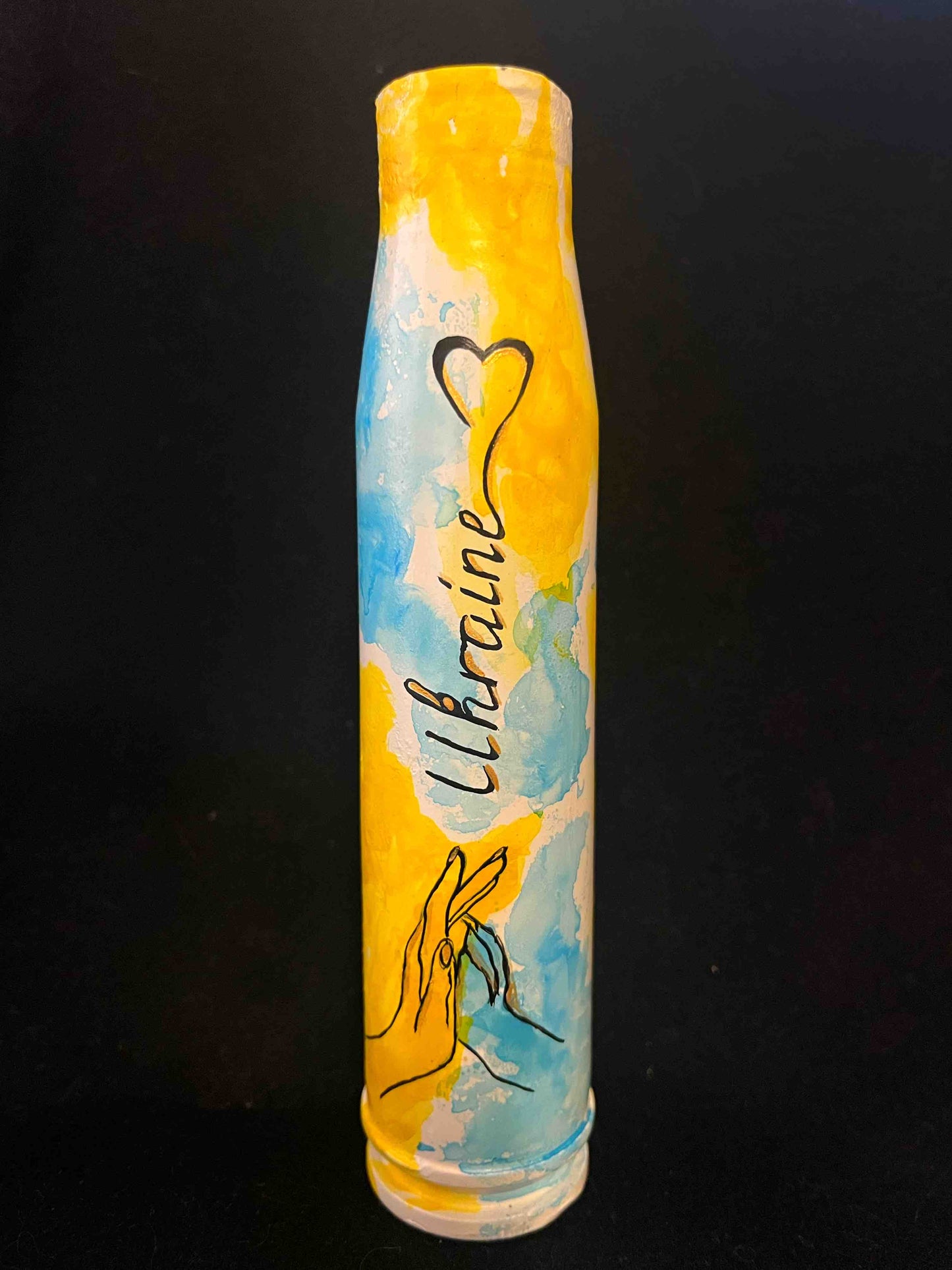 Shell con dibujo en colores de la bandera ucraniana (16cm de alto). (#197)