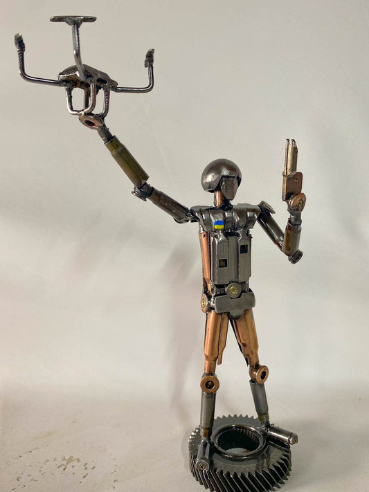 Ukrainian Soldier with Drone (27cm)