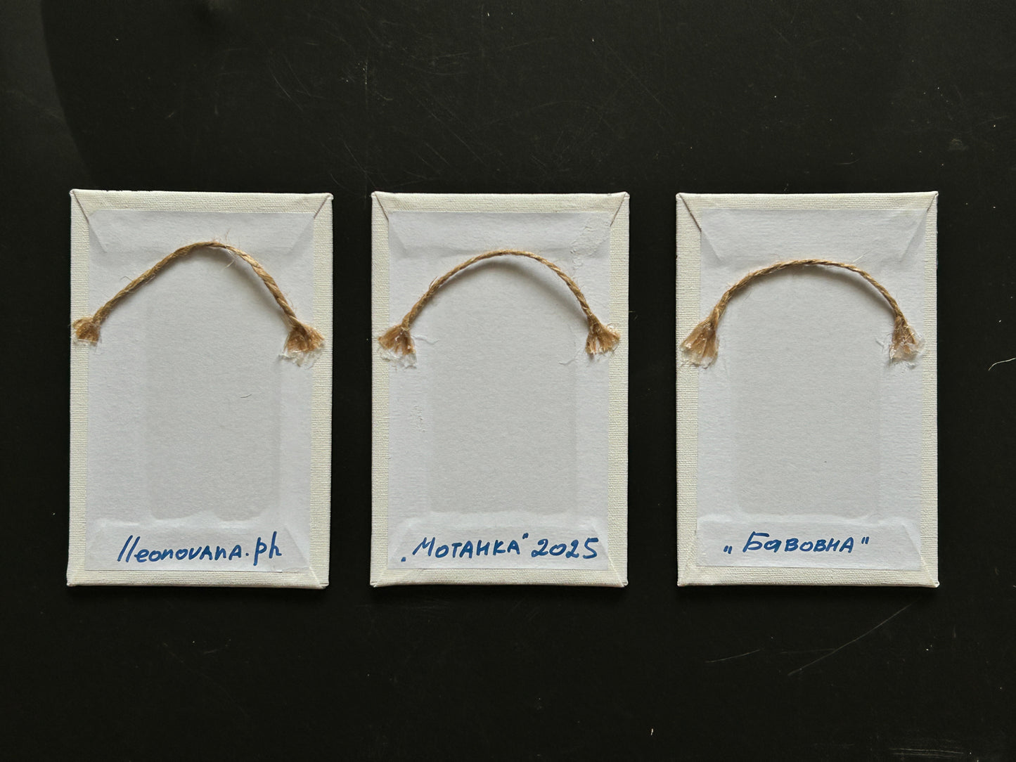 Tríptico, Motanka con algodón. (10x15cm). (1097 AL)