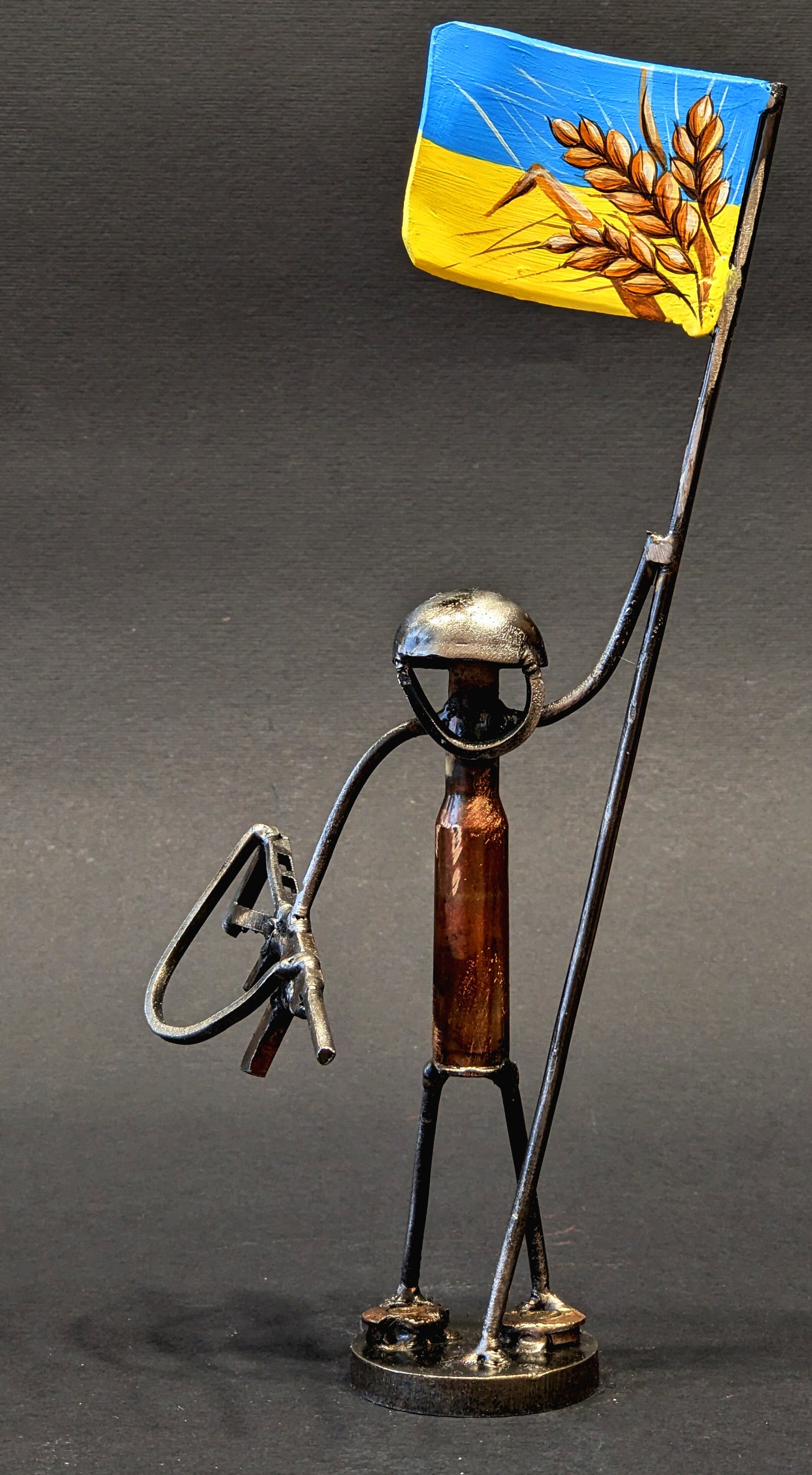 Mini-Soldato con Bandiera (17 cm di altezza)