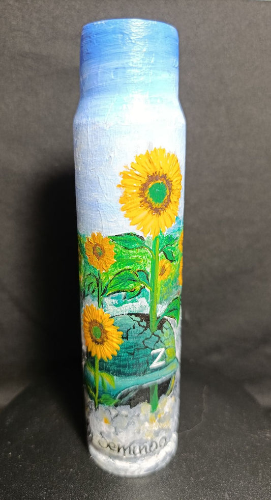 Sunflower helmet painted on 30mm shell (#727). Painted by Julia Seminoh. (1072 B)