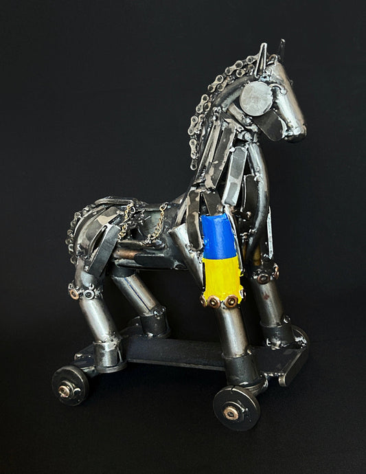 Trojan Horse sculpture 25x20x38 cm by Hisoshi Art Studio designed by Lenny Pridatko