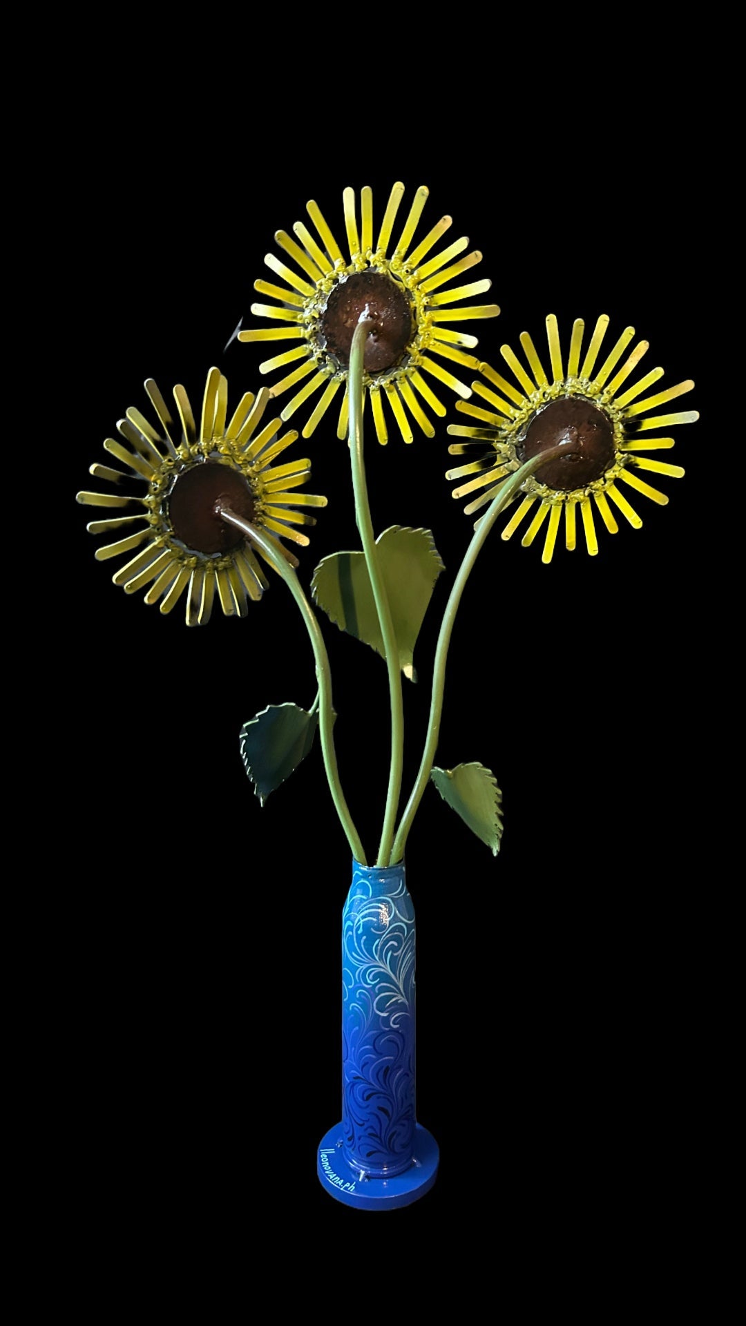 Sunflowers in Gepard shell vase artwork by Hisoshi Art Studio and Anastasia Leonova