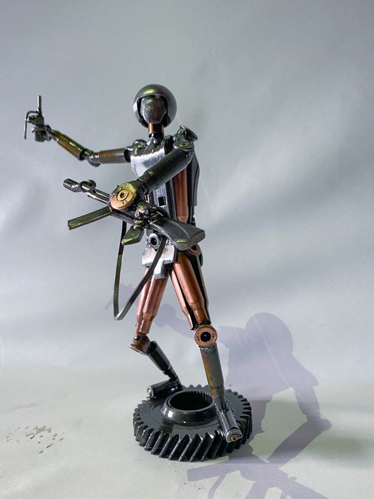 Soldat ucrainean aruncând o grenadă (27cm înălțime)