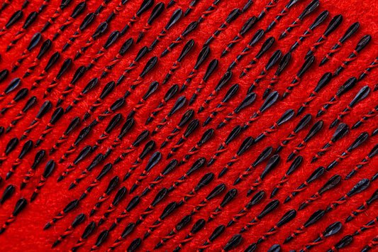 Luftangrepssirene på. Ullkart over Ukraina laget av 300 fletchetter