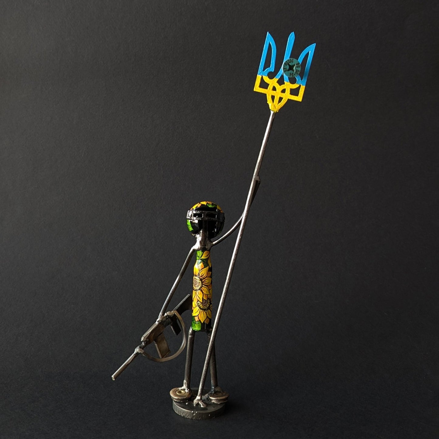 Mini-Soldier holding Tryzub with impaled screw from shot-down SU-34. (17cm tall). (1112 CR)