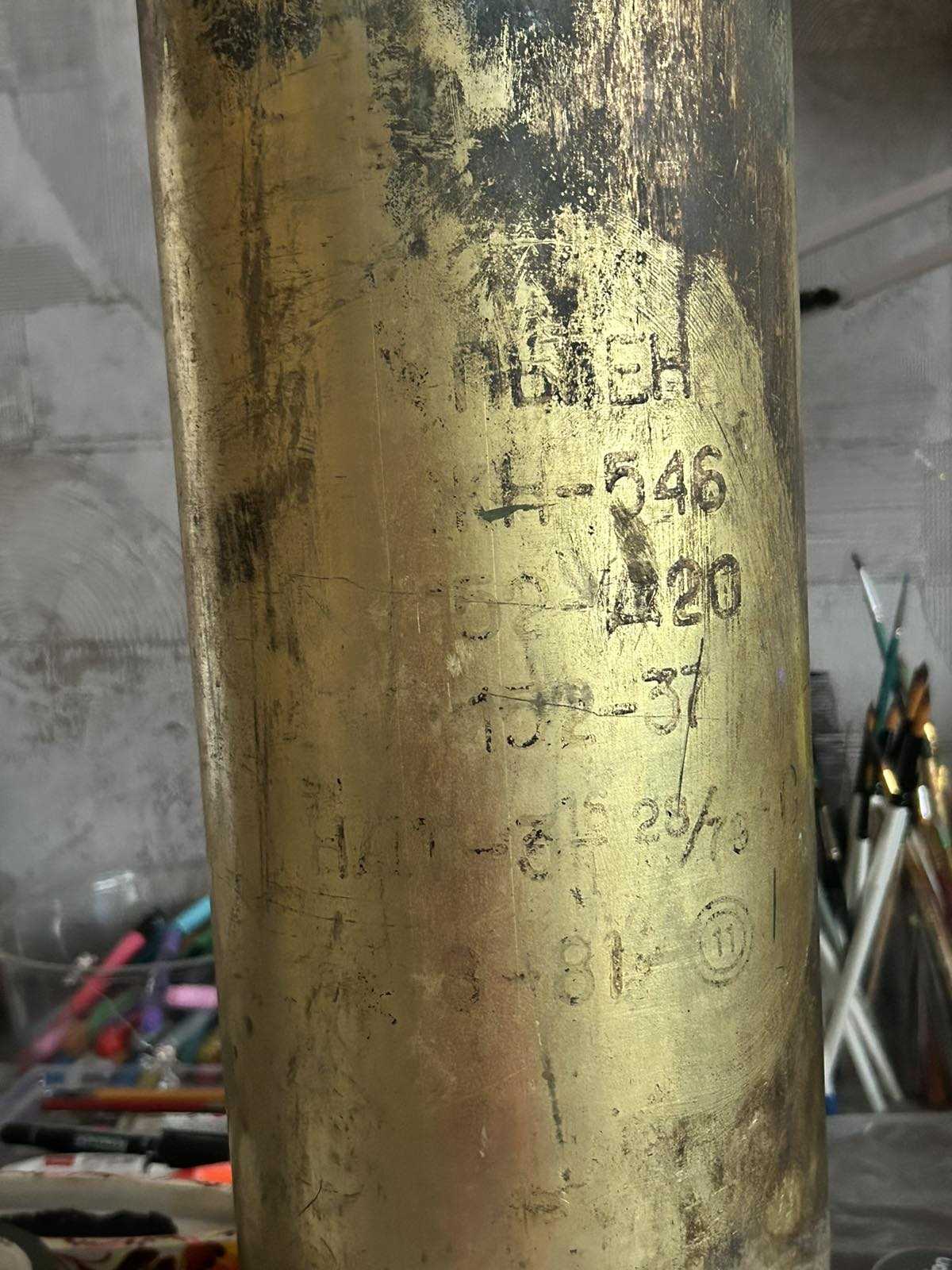 152mm Soviet artillery shell painted with German flag colors, 54cm tall