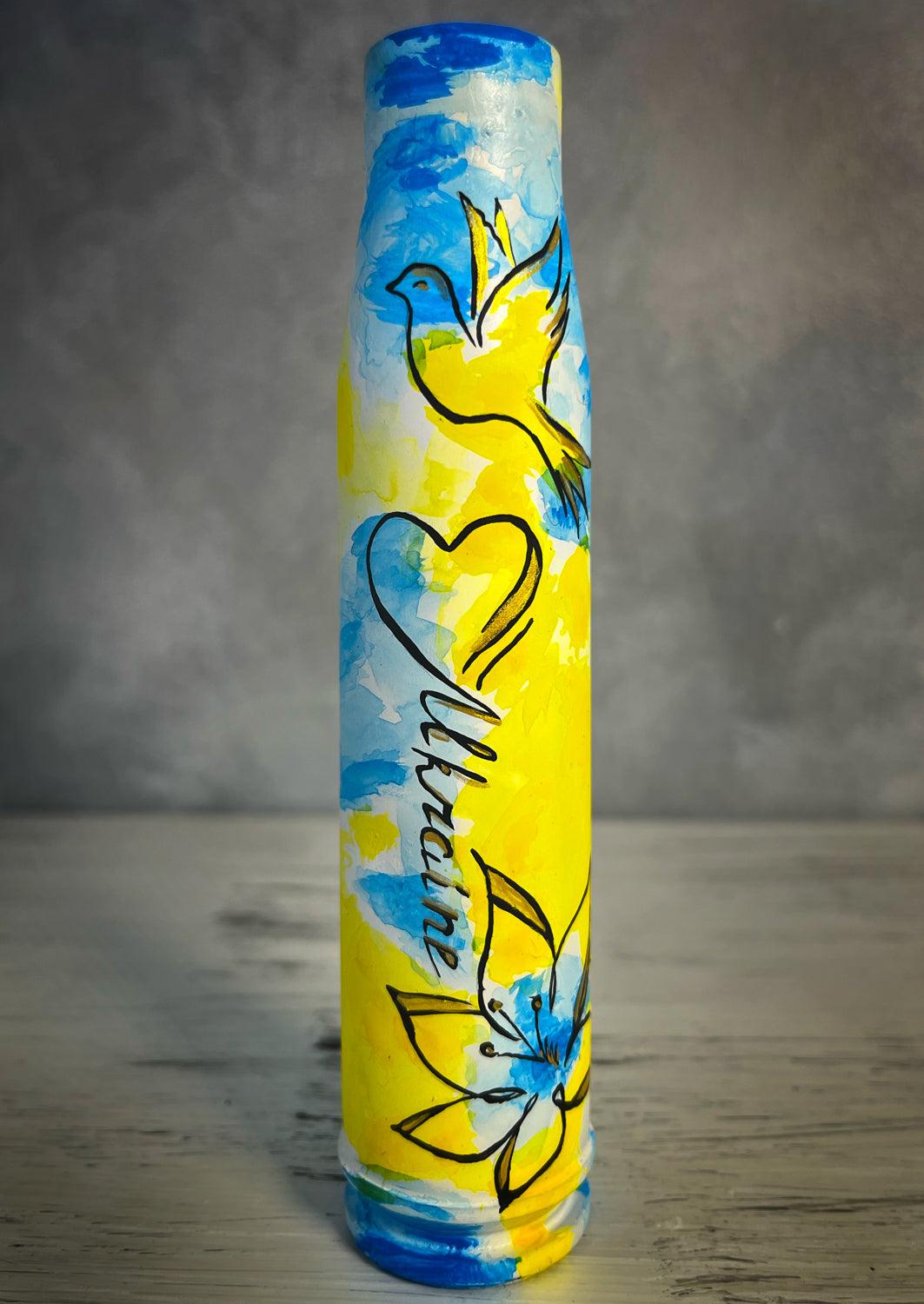 30mm shell with drawing in Ukrainian flag colors. (Anna-2).