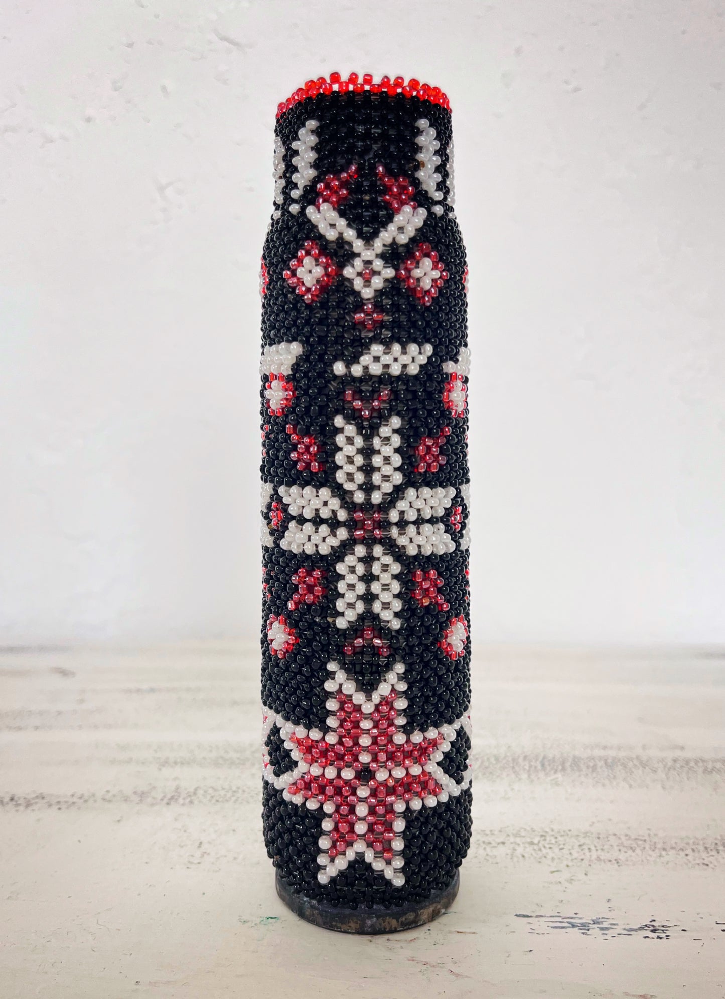 30mm shell made with cross stitching beads. (1109 AH)