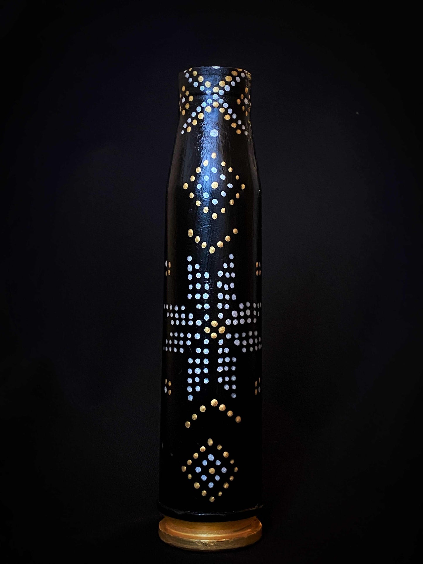 23mm shell with intricate patterns designed by Anna Huliaieva, 15cm tall artwork