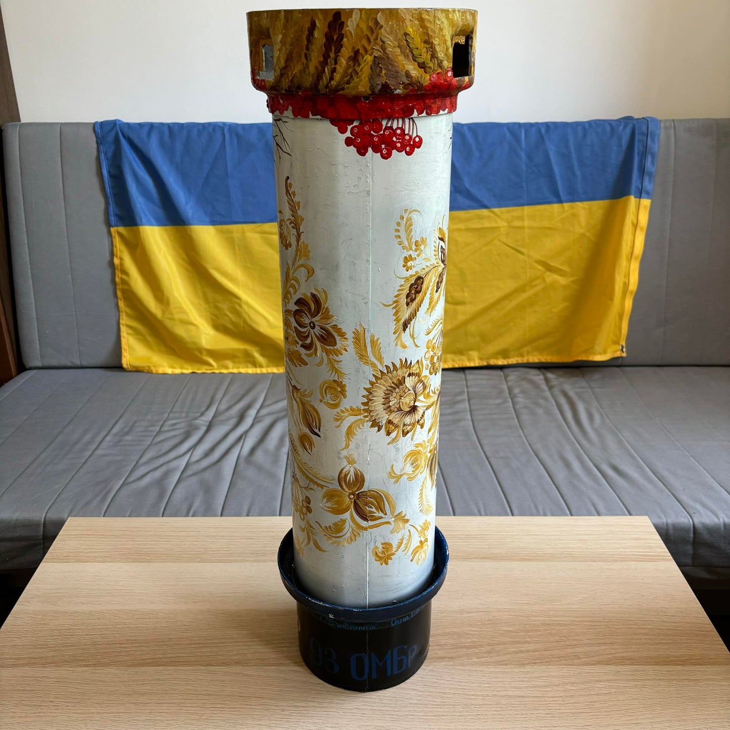 Contenitore Shell da 155 mm dipinto (omaggio alla 93a brigata "Kholodnyi Yar")