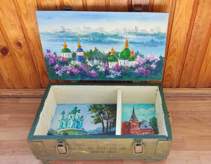 키예프의 풍경이 담긴 "평화로운 삶의 꿈" 탄약 상자. 48х28x14cm