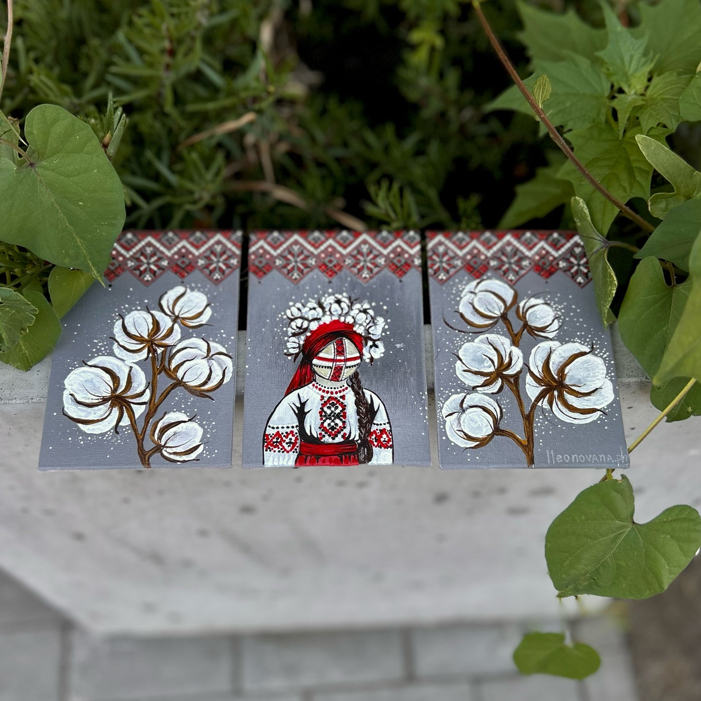 Tríptico, Motanka con algodón. (10x15cm). (1097 AL)