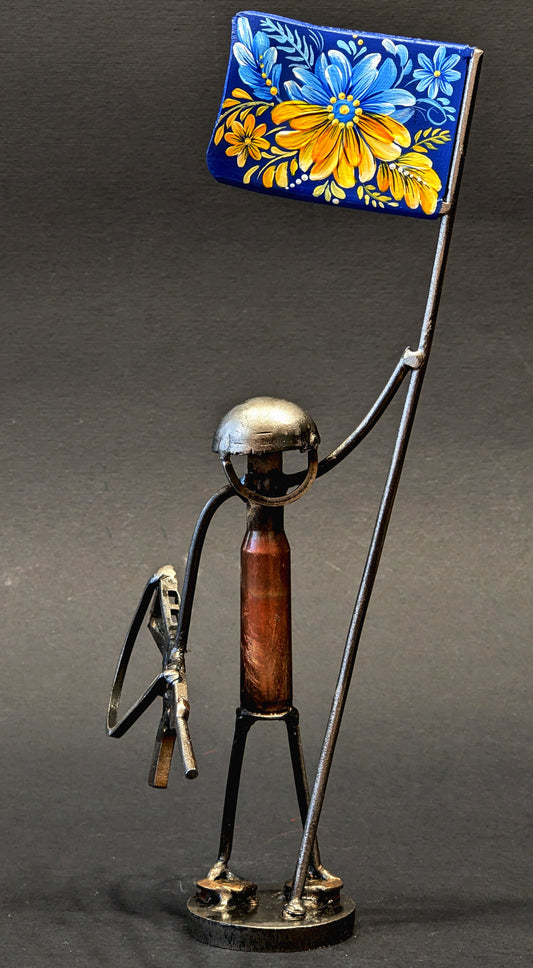 Mini-Soldato con Bandiera (17 cm di altezza)