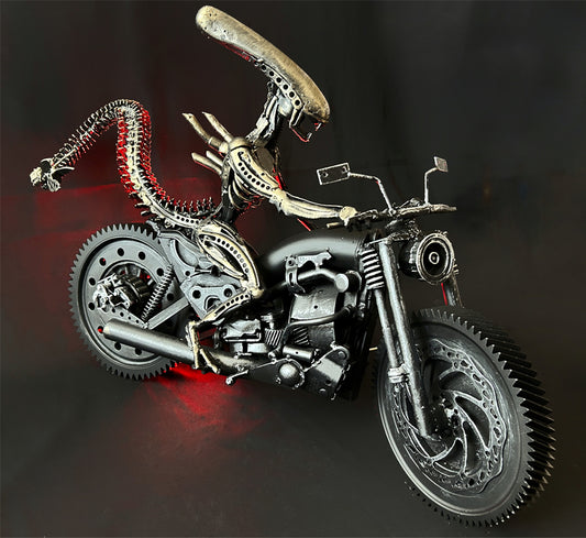 Alien on Motorcyle 75x52x25 (LxHxW) (1119 HS)