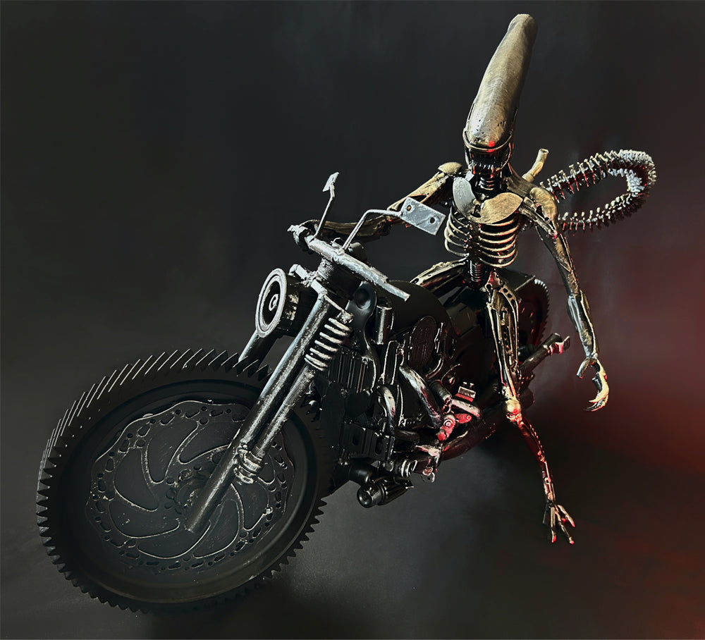 Alien on Motorcyle 75x52x25 (LxHxW) (1119 HS)