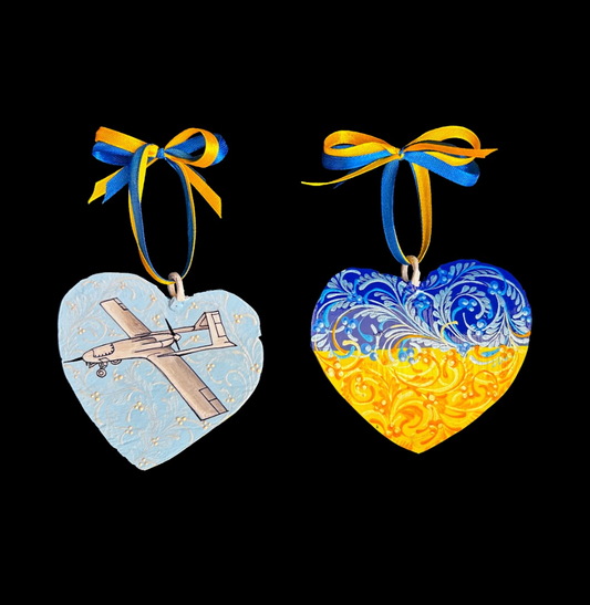 乌克兰Liutyi无人机装饰品，由122毫米格拉德火箭弹制成。（1320 AL）