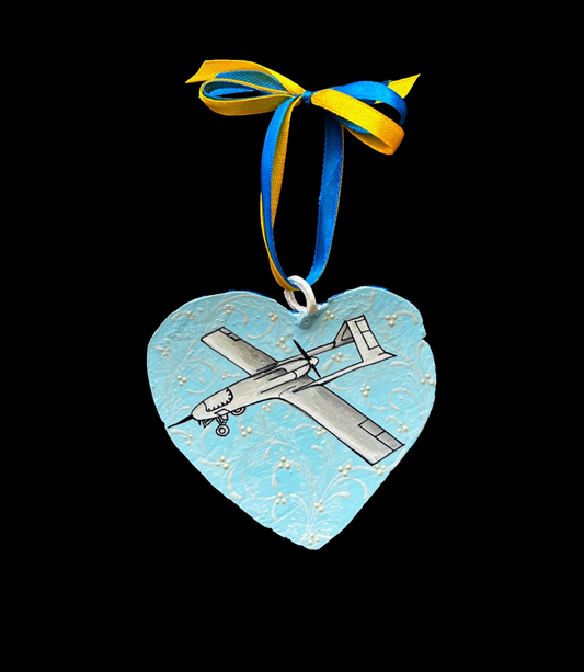 乌克兰Liutyi无人机装饰品，由122毫米格拉德火箭弹制成。（1320 AL）