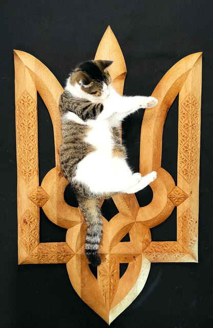 Tryzub in legno intagliato a mano. (107x65,5x40cm - AxLxP) (1127 VT)