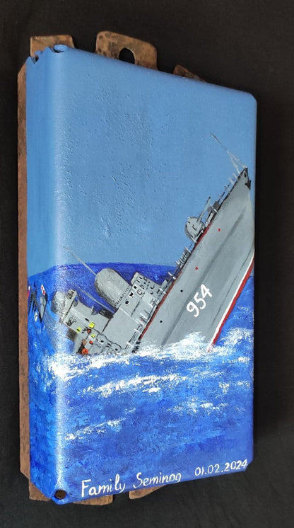 Ivanovets hundidos dibujado en una pieza destruida del tanque de un orko.
