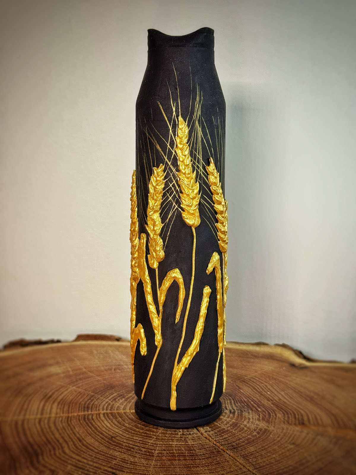 Golden wheat stems artwork on gepard shell from Germany
