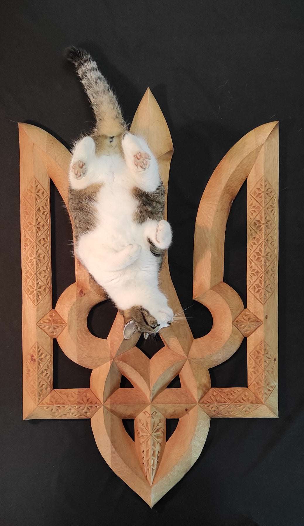 Hand carved wooden Tryzub by Vitalii Trokhymenko measuring 107x65.5x40cm