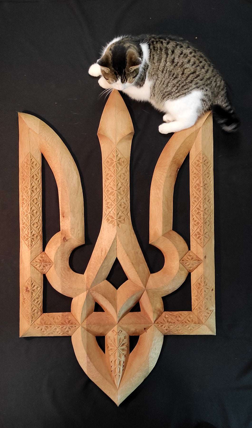 Hand carved wooden Tryzub artwork by Vitalii Trokhymenko detailed dimensions 107x65.5x40cm