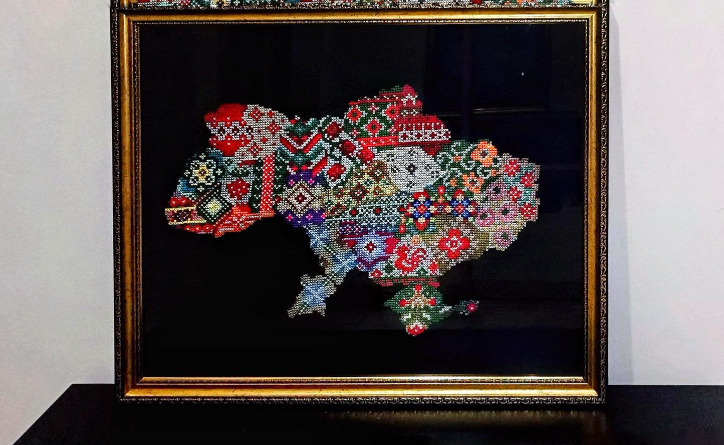Hand-made embroidered map of Ukraine with traditional Ukrainian motifs, to be signed by Sharon del Adel and Robert Westerholt