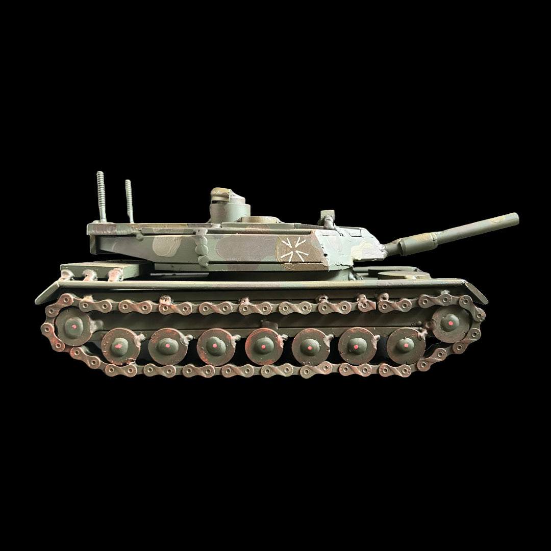 Kampfpanzer Leopard 2 German battle tank model 27x15.5x13cm