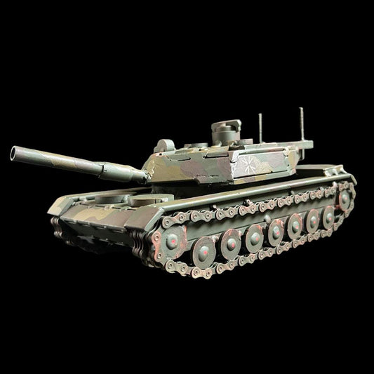 Kampfpanzer Leopard 2 German battle tank model 27x15.5x13cm
