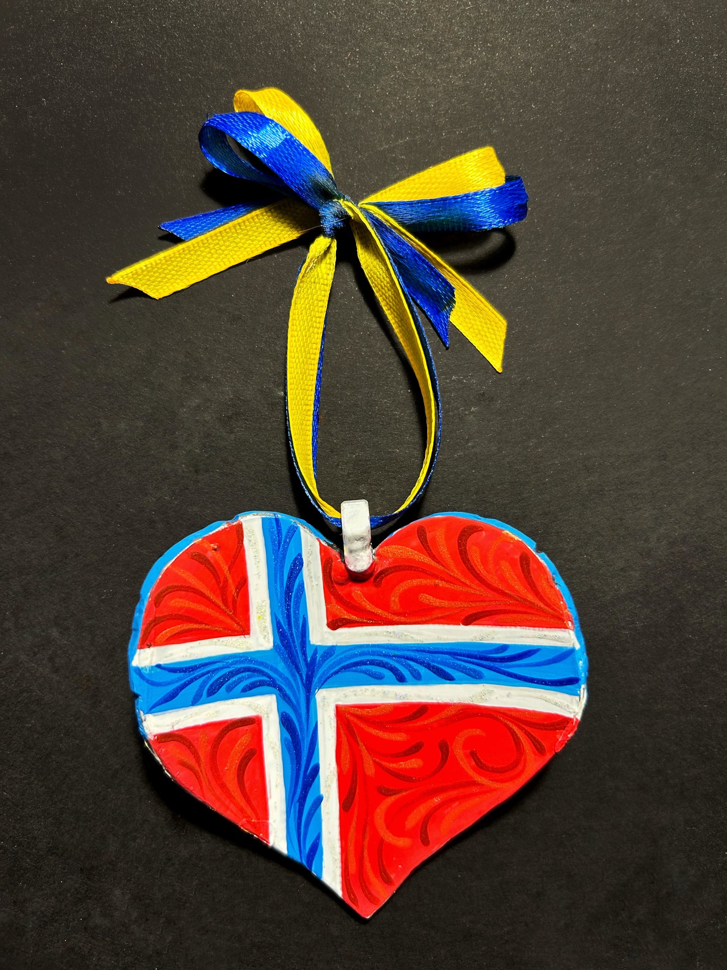 Norway iron heart ornament made from 122mm grad rocket painted with Dutch and Ukrainian flags