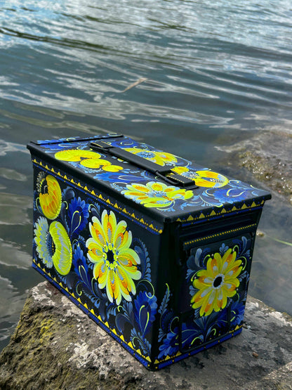 painted ammunition box artwork by Anastasia Leonova