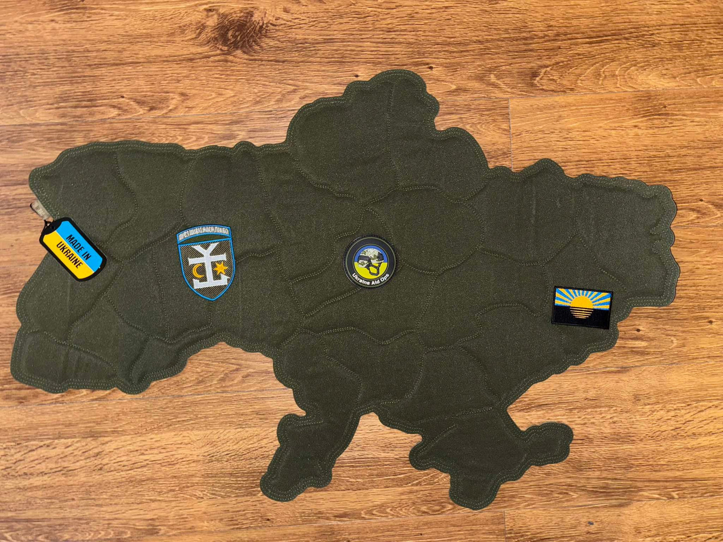 Patch Map "Ukraine" with 3 military patches made in Ukraine, 86cm x 58cm, supporting Ukrainian defenders