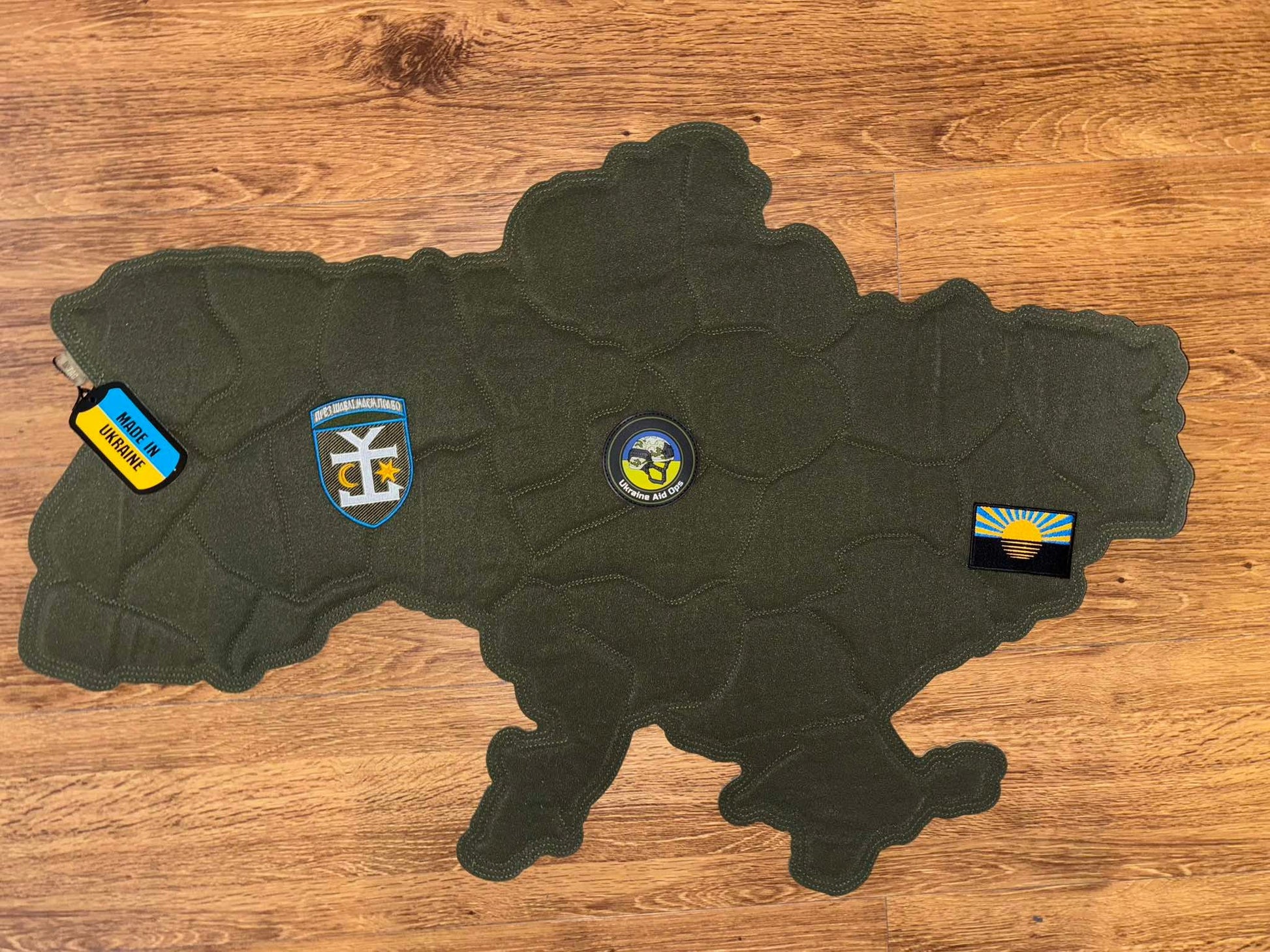 Patch Map "Ukraine" with 3 military patches made in Ukraine, 86cm x 58cm, supporting Ukrainian defenders