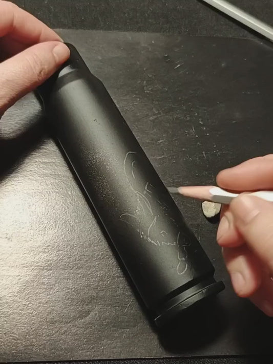 Esel weist die Annäherungsversuche eines russischen Soldaten zurück. Gemalt auf 30mm Shell.