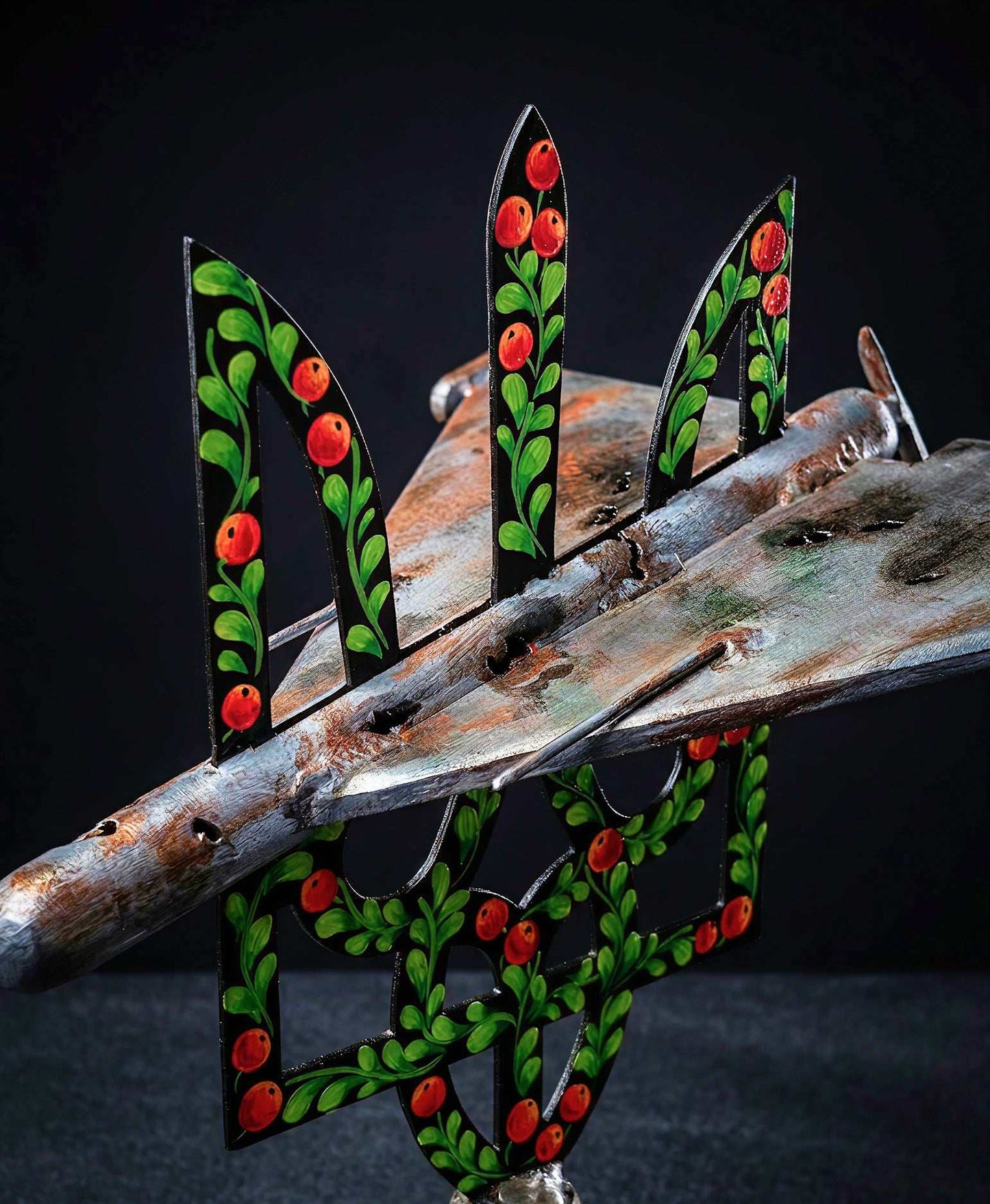 Shahed drone impaled on Tryzub sculpture by Hisoshi Art Studio, painted by Catherine Ruban.