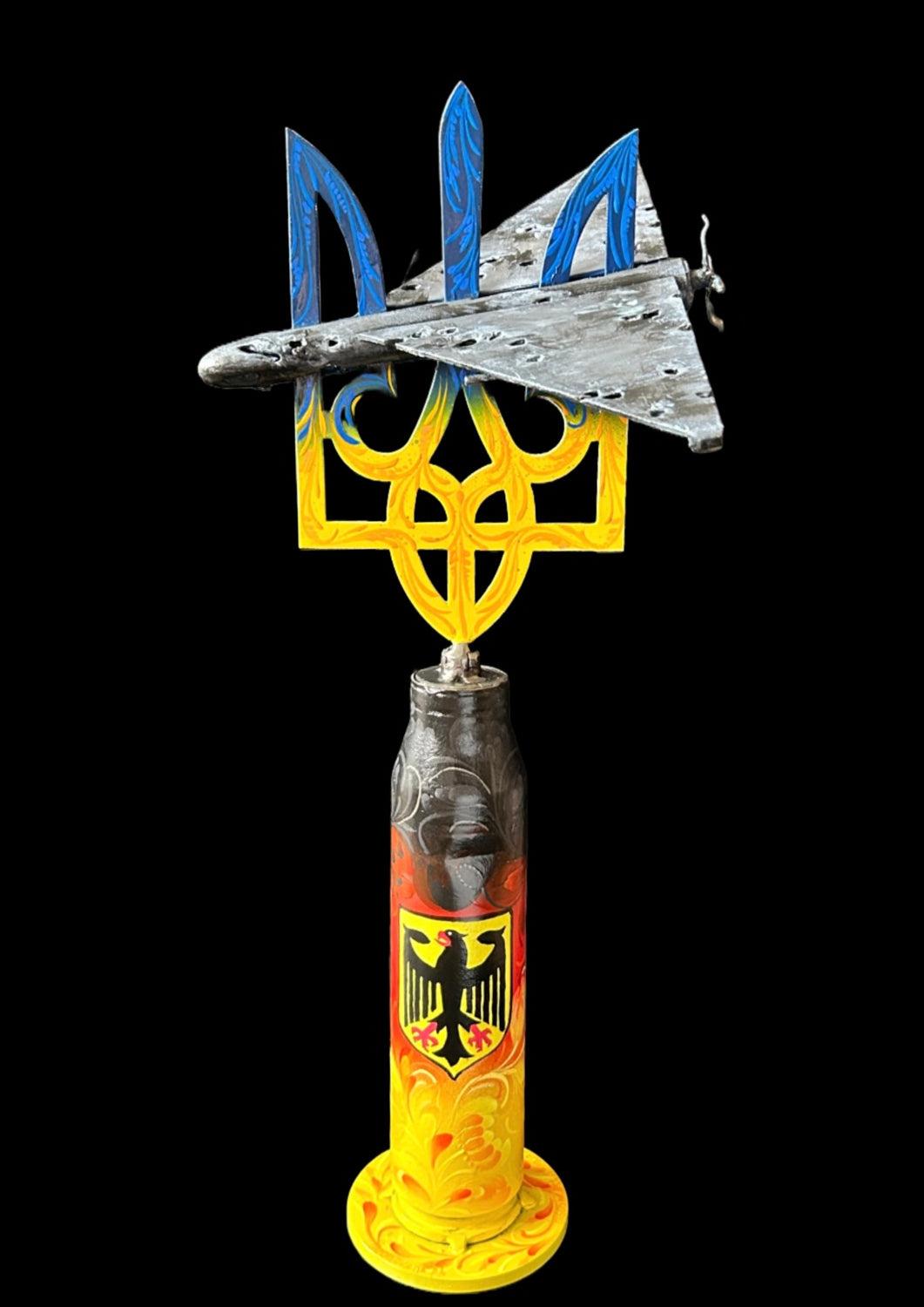 Shahed drone impaled on Tryzub sculpture standing on a Gepard shell from Kyiv