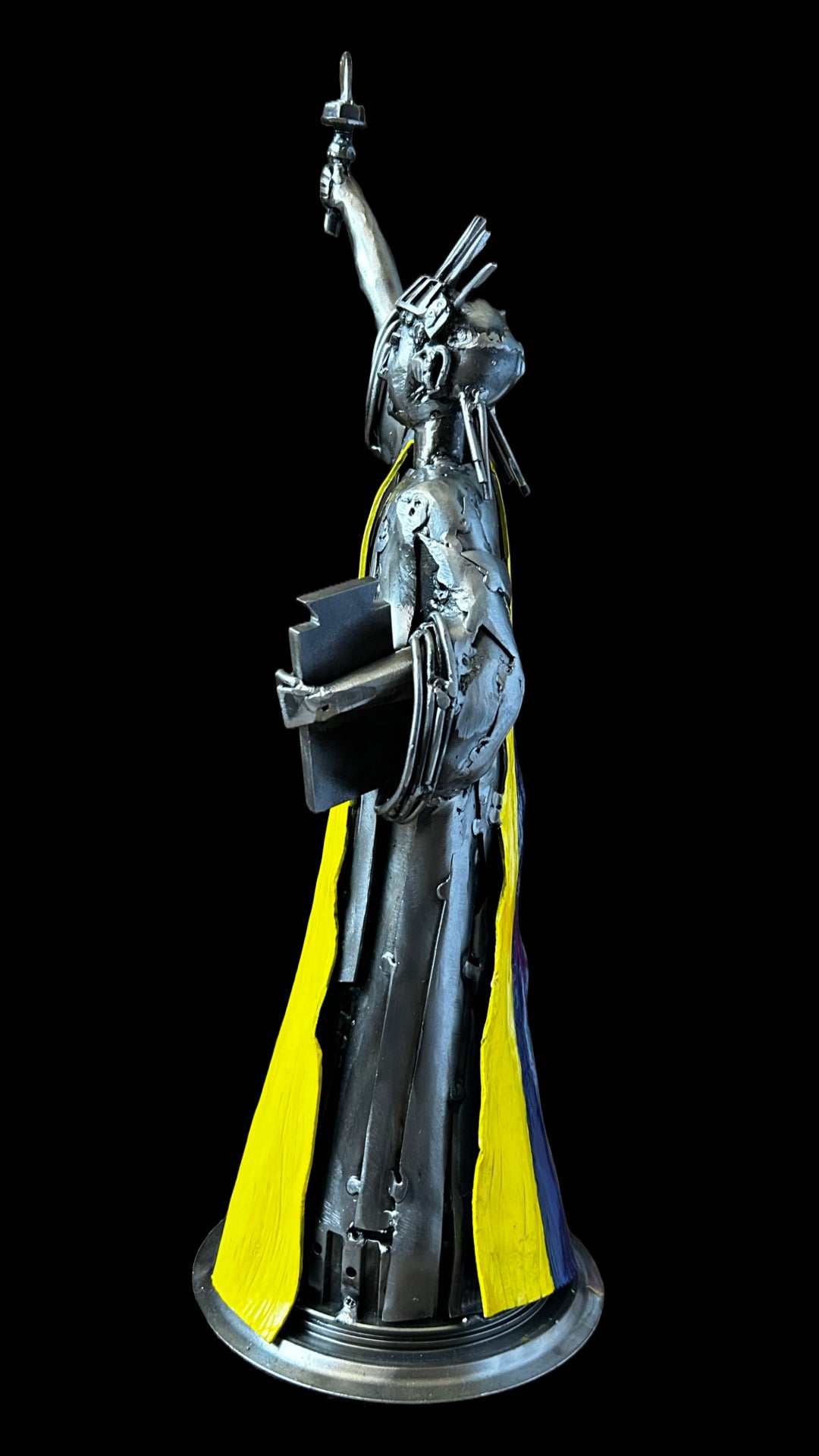 Statue of Liberty holding Ukrainian flag artwork by Hisoshi Art Studio 46cm