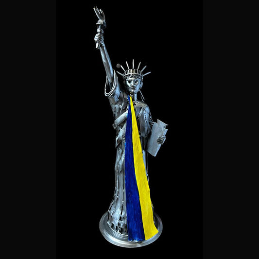 Statue of Liberty holding Ukrainian flag sculpture by Hisoshi Art Studio 46cm