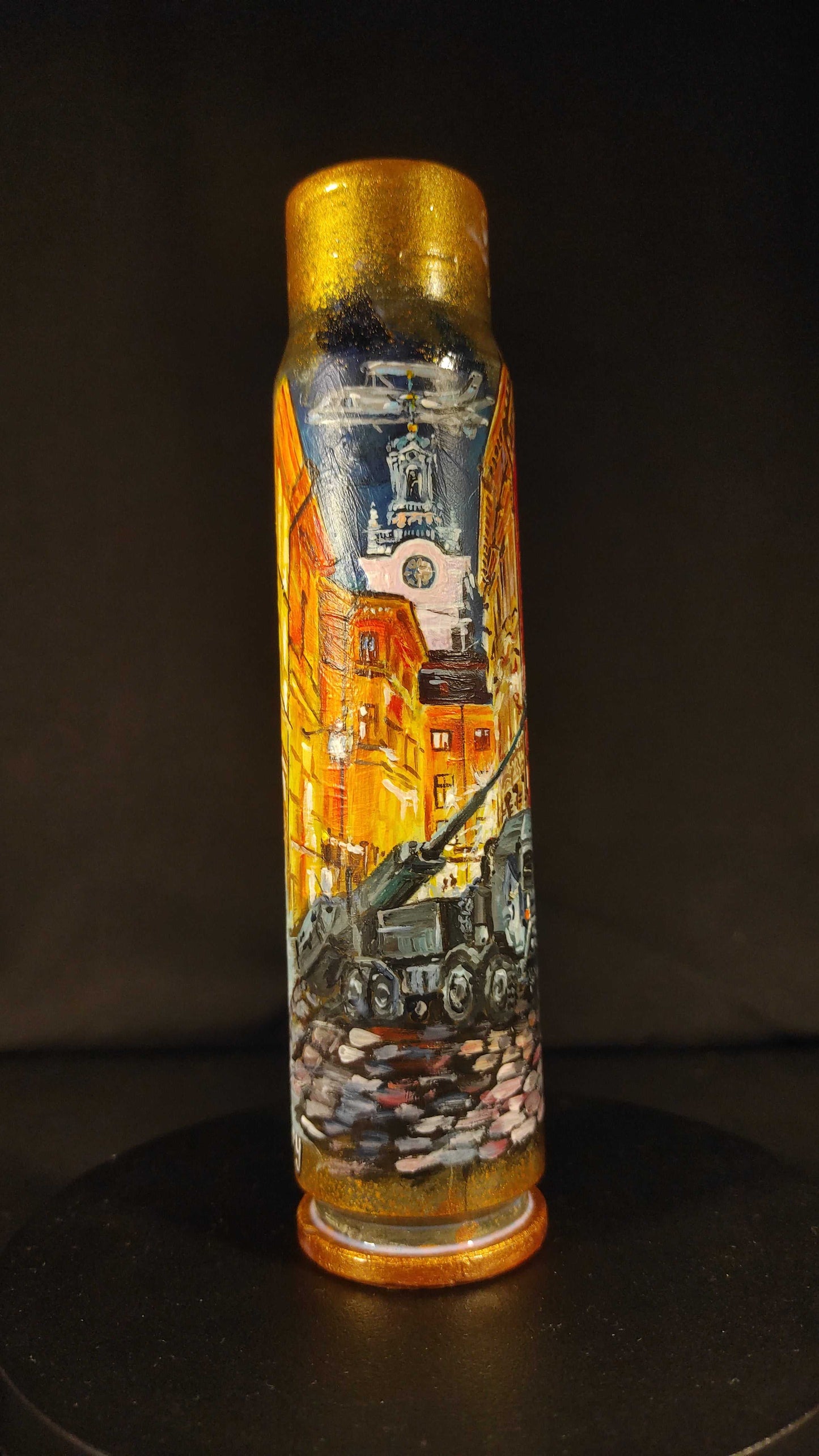 30mm shell with Gamla stan drawing painted by Inna Zubok on a 16.5cm tall shell thanking Sweden