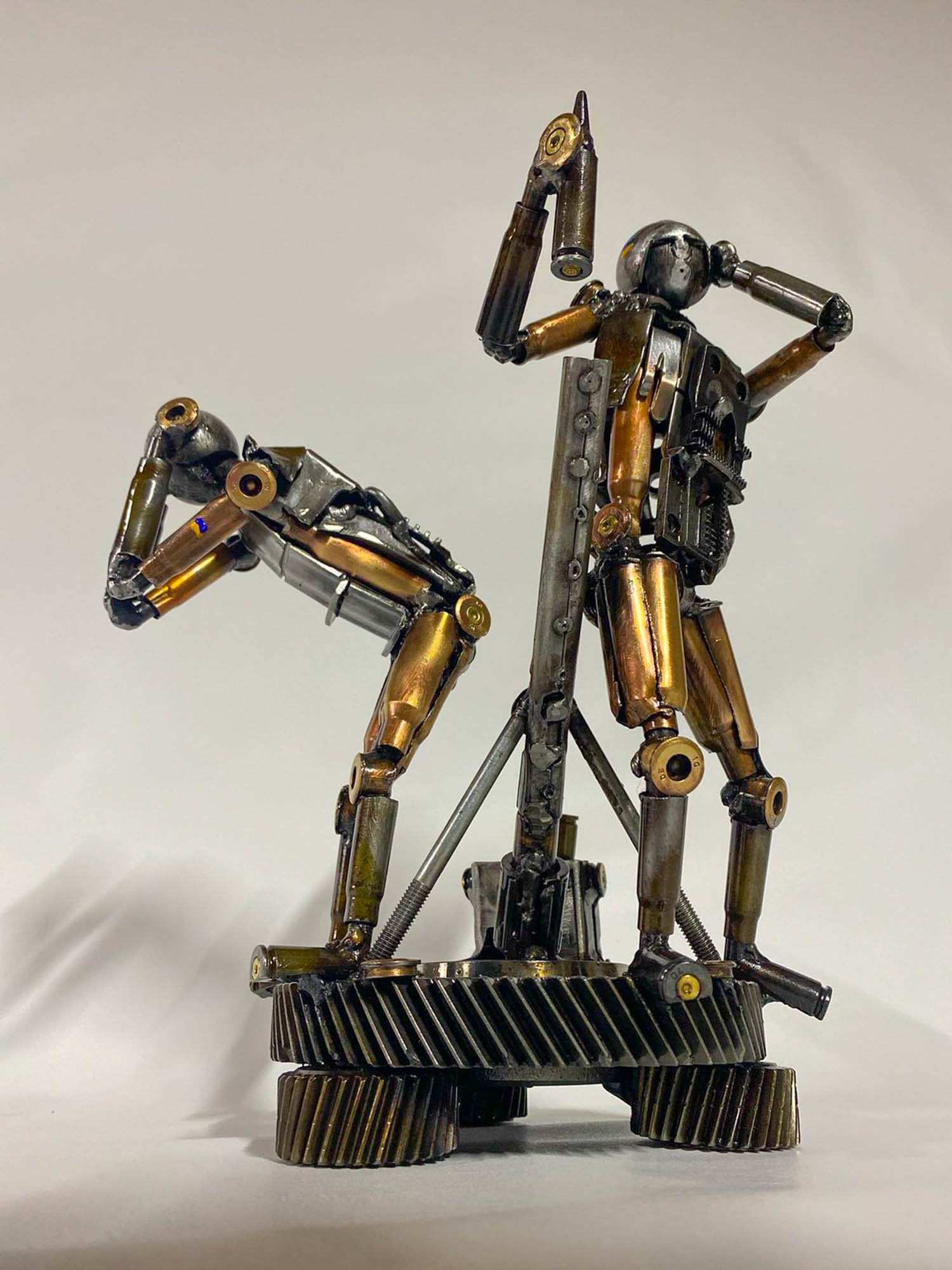 Sculpture of two Ukrainian Soldiers loading a mortar shell by Hisoshi Art Studio