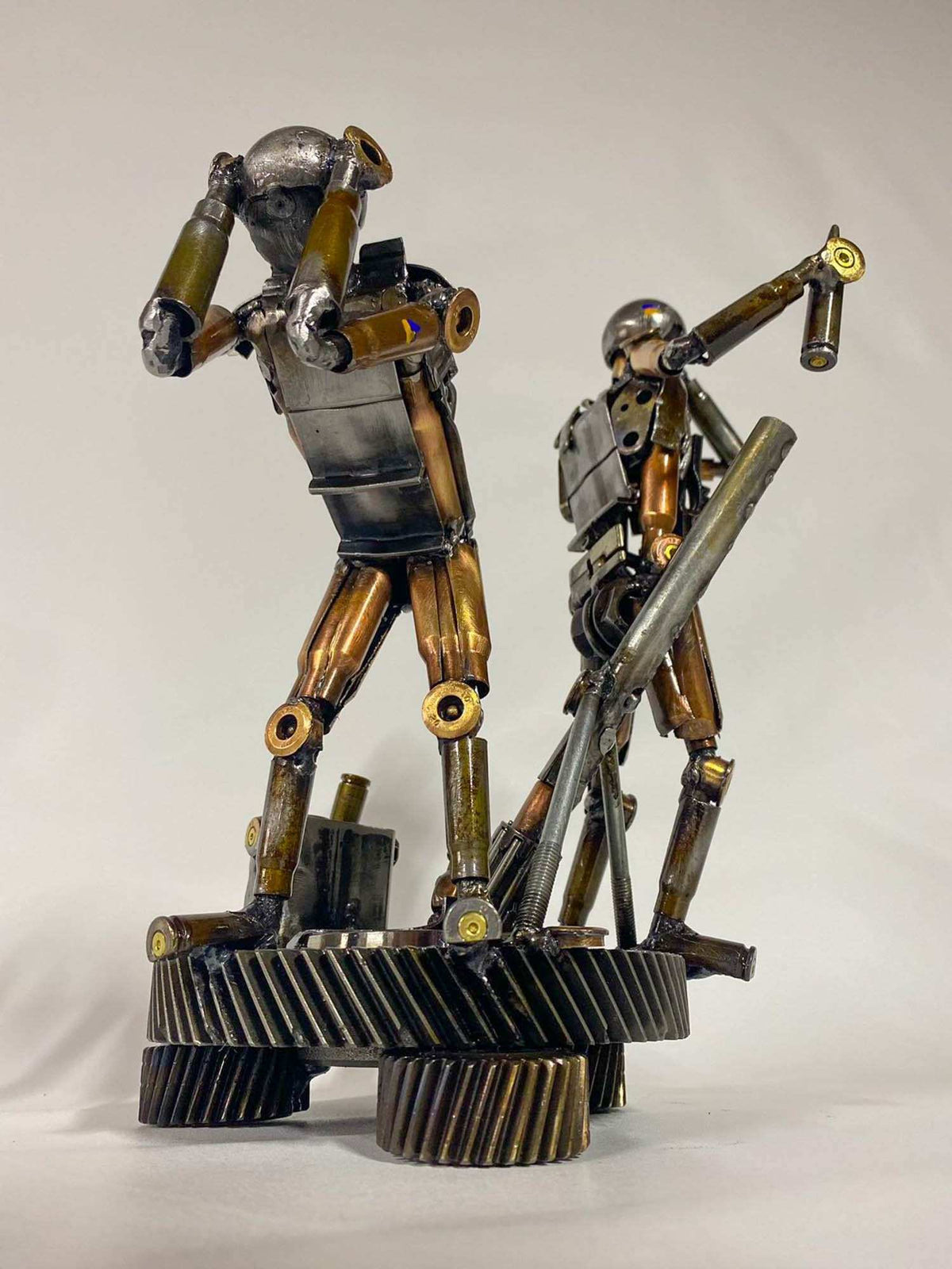 Sculpture of two Ukrainian soldiers loading a mortar shell by Hisoshi Art Studio