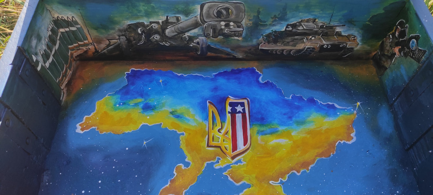 "Thank you United States." painted ammunition box. (47x28x17cm).